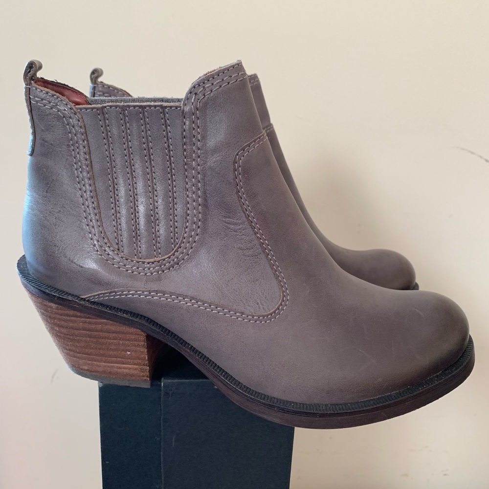 LUXURY REBEL ANKLE BOOT 7.5 Deep grey